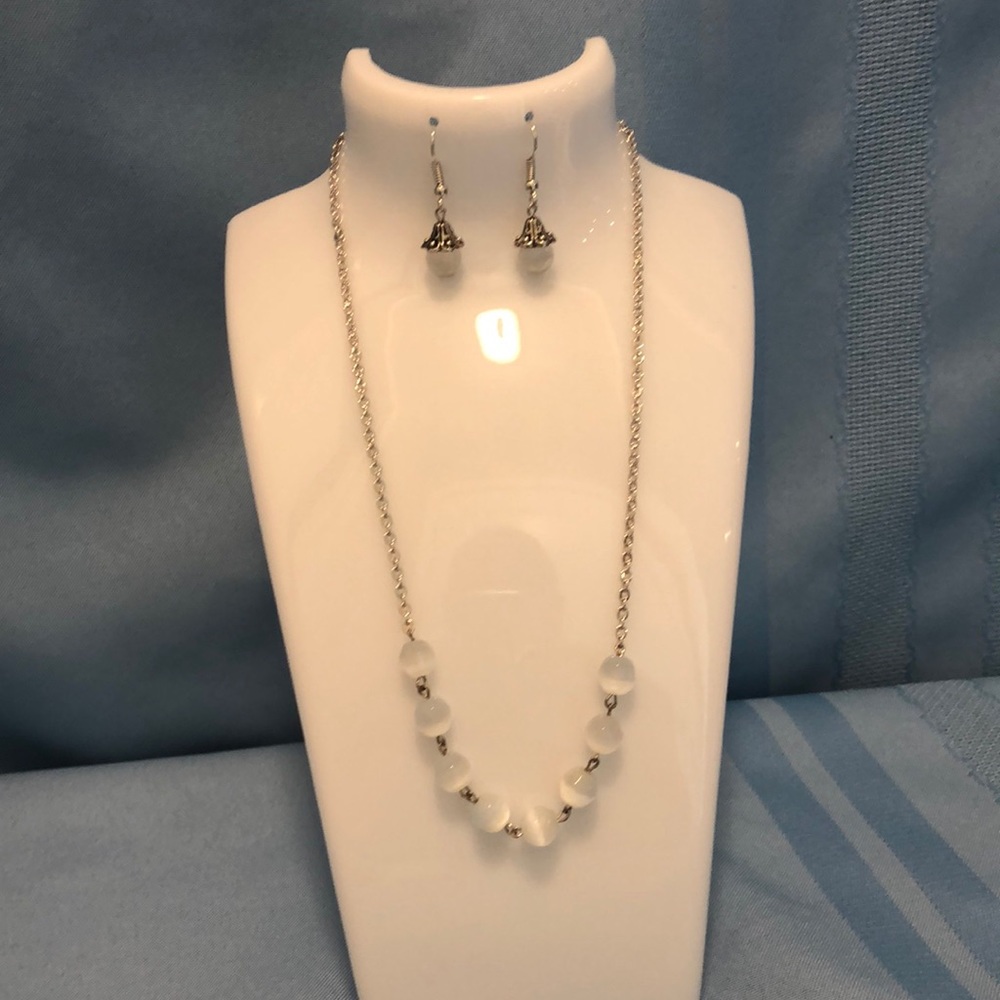 White cat eye bead necklace and earrings
